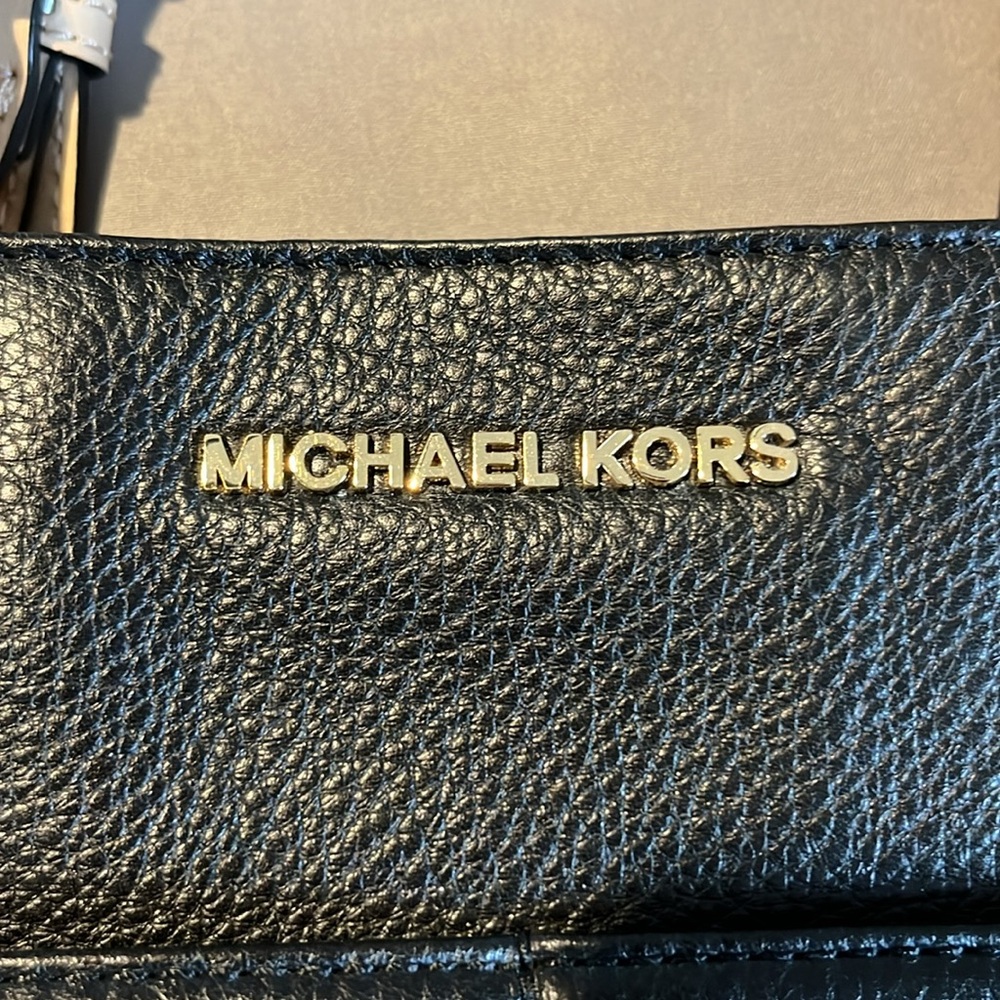 Michael Kors Bedford Medium Pebbled Leather Black Tote - Picture 2 of 10